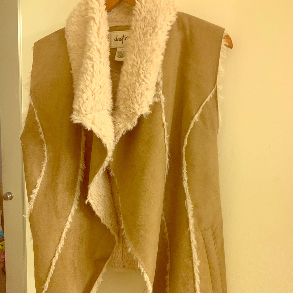 SUPER cozy faux shearling vest.